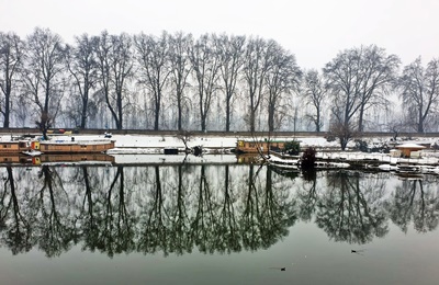 Kashmir Plains Receive Season's First Snowfall