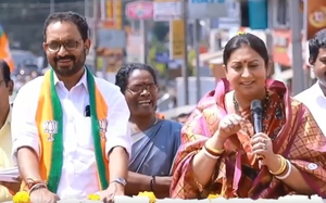 Day after Rahul Gandhi's Nomination, Massive Crowd Joins Smriti Irani's Roadshow in Wayanad