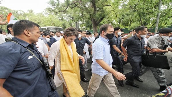 Sonia-Rahul summon: Rahul Gandhi reaches ED office