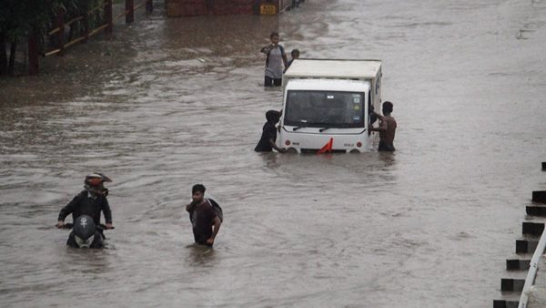 Massive traffic jams across Delhi after overnight rain