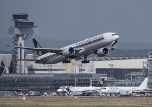 Singapore Airlines Compensates Passengers after Turbulence Incident