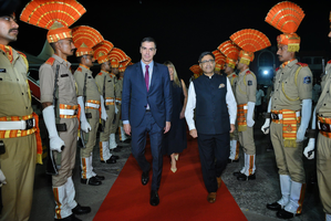 Spanish President Pedro Sanchez Arrives in Vadorara, to Meet PM Modi Today