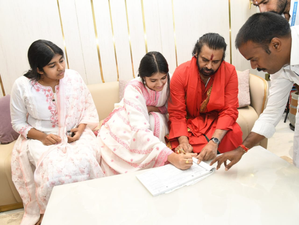 Pawan Kalyan's Daughter Gives Declaration before Entering Tirumala Temple