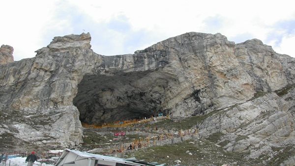 J&K Lt Governor requests Amarnath Yatris to have darshan by Aug 5