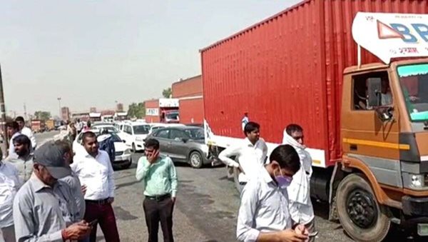 Agnipath scheme: Army aspirants jam Delhi-Jaipur Expressway in protest