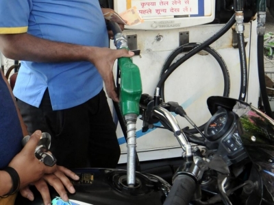 Petrol, Diesel Prices Cut by RS 2 across India, Petroleum Minister Says Step Shows PM'S Commitment to People