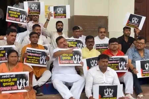 Doc's Rape & Murder: BJP MLAs Stage Dharna at Assembly