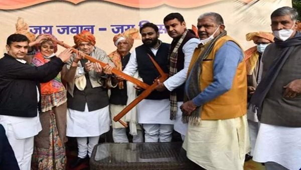 Amit Shah meets Jat leaders ahead of UP polls