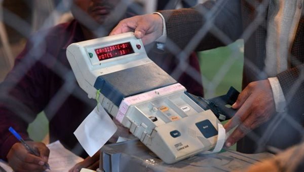 Karnataka Congress leader seeks SC judge-led probe into 19 lakh 'missing' EVMs