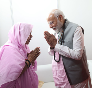 PM Modi Meets Hindu Religious Leaders in Maharashtra's Chhatrapati Sambhajinagar