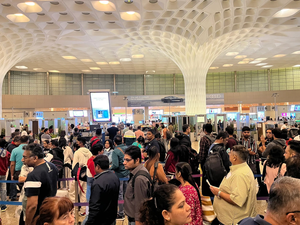 Mumbai Airport Congestion: Flights Forced to Hover for 40-60 Minutes, 2000 KG Extra Fuel Burned per Hour