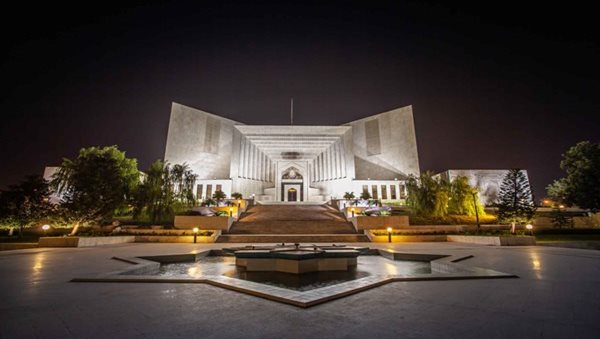 Pakistan Supreme Court opens at midnight 