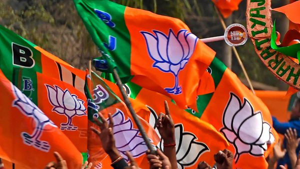 Early trends: BJP leads in Gujarat, tough fight with Congress in Himachal