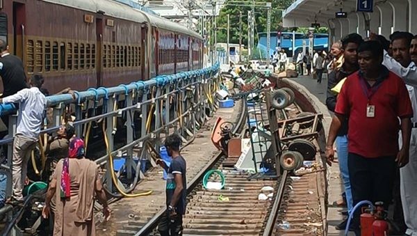 Agnipath protests: Hyderabad Metro, MMTS trains suspended after violence