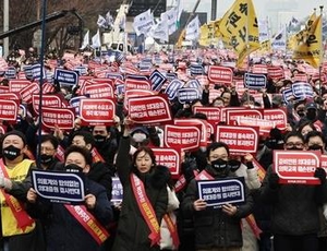 South Korea Doctors Hold Mass Rally Protesting Medical School Quota Hike Plan