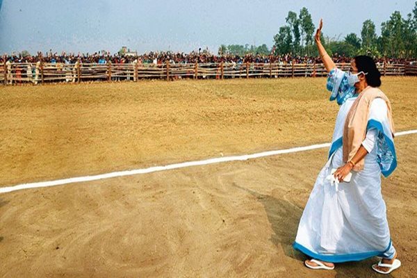 Mamata Holds Mega Roadshow with Women Activists to Counter BJP