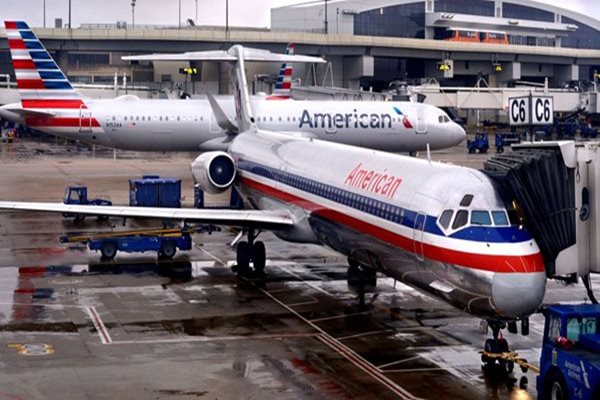American Airlines Passenger Removed for Not Wearing Mask