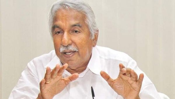 CBI sleuths at Pinarayi's residence to probe assault case against Oommen Chandy