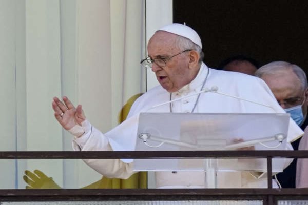 Pope Reverses Benedict, Reimposes Restrictions on Latin Mass