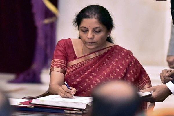 Sitharaman Tells Central PSUs to Scale up Capex in FY21, FY22