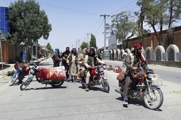Taliban Violently Disperse Rare Protest, Killing 1 Person
