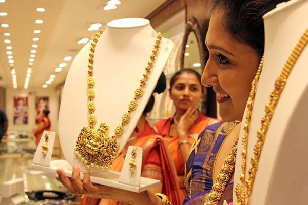 Gold Imports Improve in Oct, Down 47% So Far in FY21