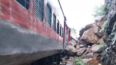 Express train derails in TN's Dharmapuri, no casualties