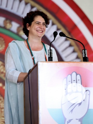 Priyanka to Kick-start Congress Poll Campaign in MP Today