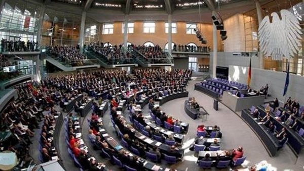German Parliament approves delivery of heavy weapons to Ukraine