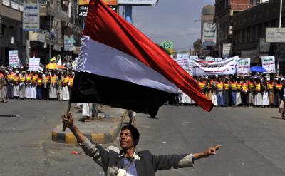 Yemeni Govt Reinstates over 52,000 Dismissed Employees
