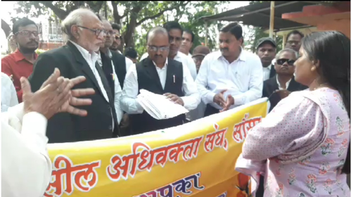 Locals Protest CM Chouhan's Announcement to Make Pandhurna MP'S 55TH District