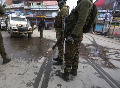 Two policemen killed by militants in J&K's Bandipora