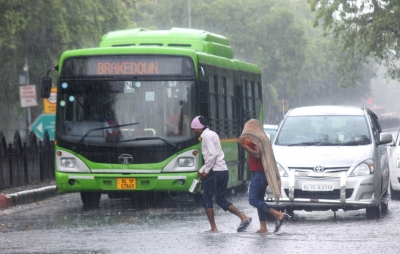 Heavy Rain Lashes Delhi, Minimum Temperature Dips to 23.8 Degrees
