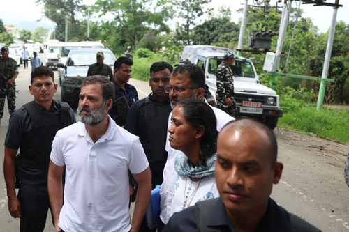 Rahul Visits Relief Camps in Two Manipur Districts, Interacts with Displaced People