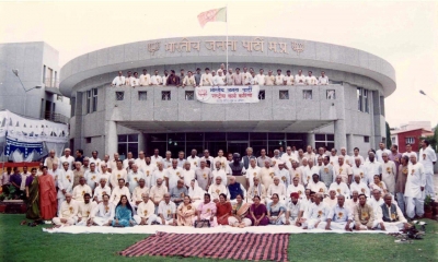 Photo of BJP'S 1996 National Executive, Held in Bhopal Office Razed Last Week, Surfaces