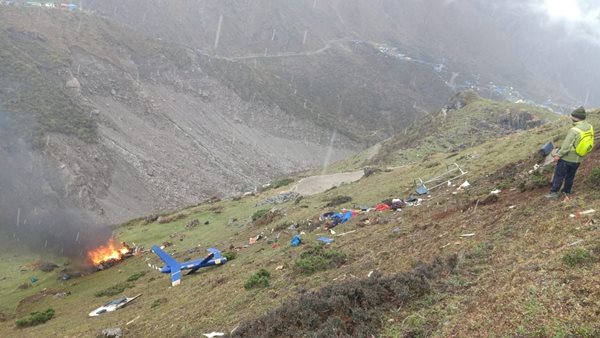 Helicopter carrying pilgrims crashes in Kedarnath, 7 dead