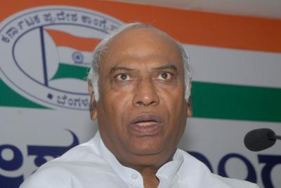 Post NCP Split, Kharge Chairs Meeting of Maha Party Leaders